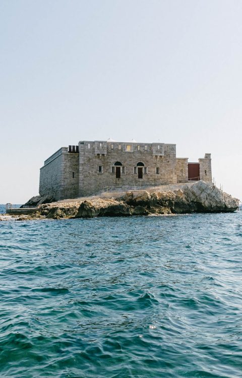 île degaby de face depuis la mer méditerranée